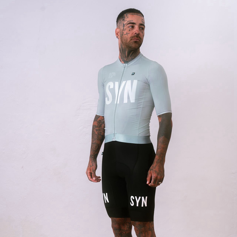 실버 그레이 반팔 사이클링 저지 및 턱받이 반바지 남성 - Cycling Gear Brands 리뷰 및 가격